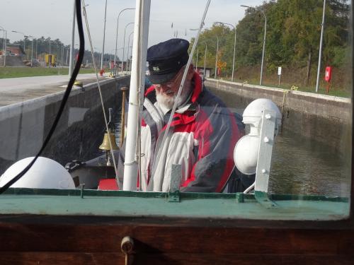 Peter beim Flaggenwechsel